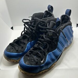 Nike Men's Black and Blue Foamposite Athletic Shoes